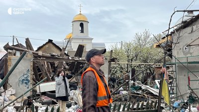 "Дах зруйнований, вікон і дверей немає": що розповіли очевидці про нічну атаку дронів на Одесу