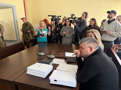 Прокурор Дмитро Петльований та адвокатка Наталія Романик Прокурор Дмитро Петльований та адвокатка Наталія Романик