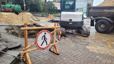 Дорожні роботи через зсув дороги у Рівному Дорожні роботи через зсув дороги у Рівному