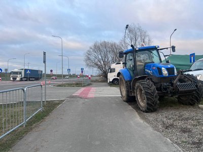 До страйків на кордоні долучилися польські фермери: репортаж із пункту пропуску "Шегині-Медика" До страйків на кордоні долучилися польські фермери: репортаж із пункту пропуску "Шегині-Медика"