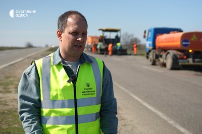 Латають ями на трасах: на автошляхах Одещини триває ремонт дорожнього покриття після зими Латають ями на трасах: на автошляхах Одещини триває ремонт дорожнього покриття після зими
