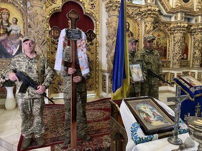 У Полтаві прощаються з військовим Олегом Артеменком У Полтаві прощаються з військовим Олегом Артеменком
