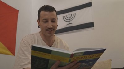 10 tilden çoq bile: qırımtatarca populârlaştırğan bloger Eskender Zovanıñ ikâyesi 10 tilden çoq bile: qırımtatarca populârlaştırğan bloger Eskender Zovanıñ ikâyesi
