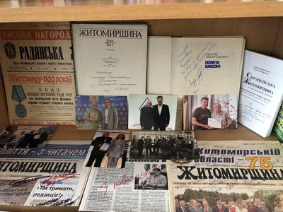 Житомирянин Олександр Кухарський зібрав близько тисячі автографів відомих людей Житомирянин Олександр Кухарський зібрав близько тисячі автографів відомих людей