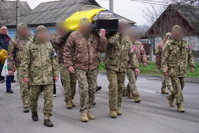 Загинув на Донеччині. У Гайвороні на Кіровоградщині попрощалися із бійцем Сергієм Нестеровичем Загинув на Донеччині. У Гайвороні на Кіровоградщині попрощалися із бійцем Сергієм Нестеровичем