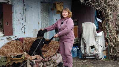 Відновлює подвірʼя після обстрілів: історія Відновлює подвірʼя після обстрілів: історія