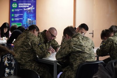 Радіодиктант національної єдності у Дніпрі пишуть в укритті близько сотні містян