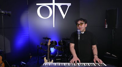Історія отця Валерій Сиротюка з Чернівців, який схуд на 60 кг і пише техно Історія отця Валерій Сиротюка з Чернівців, який схуд на 60 кг і пише техно