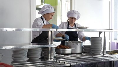«Знаю, що дитина буде наїжена»: як відбувається безоплатне харчування у черкаських школах «Знаю, що дитина буде наїжена»: як відбувається безоплатне харчування у черкаських школах