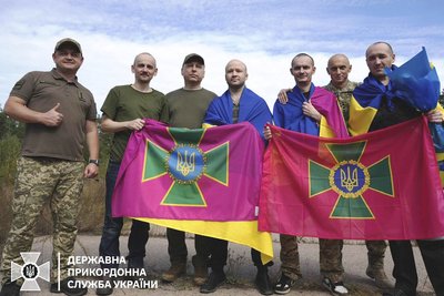 Із полону повернулися військові з Житомирщини, серед них — підполковник прикордонної служби Із полону повернулися військові з Житомирщини, серед них — підполковник прикордонної служби