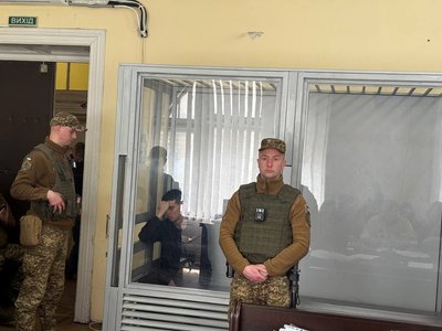 В'ячеслав Зінченко слухає докази сторони обвинувачення В'ячеслав Зінченко слухає докази сторони обвинувачення