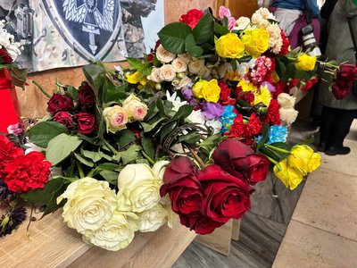 На Житомирщині попрощалися з трьома дітьми, які загинули внаслідок удару армії РФ На Житомирщині попрощалися з трьома дітьми, які загинули внаслідок удару армії РФ