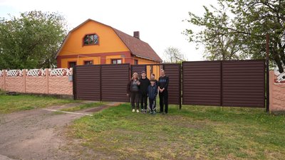 "Кожна дитина має право на щастя": на Кіровоградщині подружжя створило єдиний у громаді дитячий будинок сімейного типу "Кожна дитина має право на щастя": на Кіровоградщині подружжя створило єдиний у громаді дитячий будинок сімейного типу