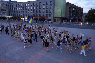 У Києві та регіонах триває протестна хода через звільнення Михайла Федорова з Міноборони У Києві та регіонах триває протестна хода через звільнення Михайла Федорова з Міноборони