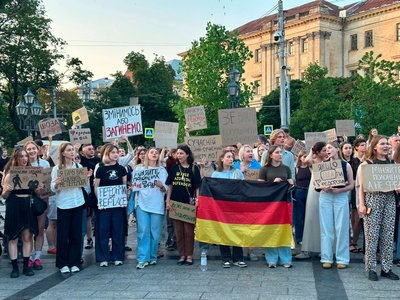 Учасники акції протесту проти відставки Федорова Учасники акції протесту проти відставки Федорова