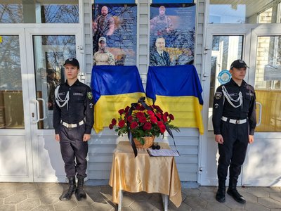 Відкриття меморіальних дошок Олександру Сінельнікову та Олександру Чирві Відкриття меморіальних дошок Олександру Сінельнікову та Олександру Чирві