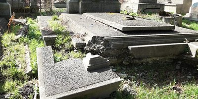 Чи будуть продавати безіменні гробівці на кладовищі на вулиці Зеленій у Чернівцях Чи будуть продавати безіменні гробівці на кладовищі на вулиці Зеленій у Чернівцях