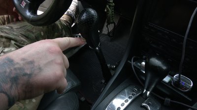Микита показує ручне керування Микита показує ручне керування