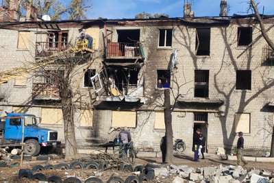 "Стіна була — її нема. Мене так трясло". Олексієво-Дружківка після авіаудару: репортаж "Стіна була — її нема. Мене так трясло". Олексієво-Дружківка після авіаудару: репортаж