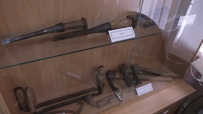 «Речам по 100 років, але бери і працюй»: житель Чернігівщини передав музею знаряддя праці своїх батька, діда та прадіда «Речам по 100 років, але бери і працюй»: житель Чернігівщини передав музею знаряддя праці своїх батька, діда та прадіда