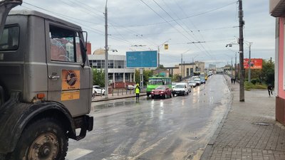 Дорожні роботи через зсув дороги у Рівному Дорожні роботи через зсув дороги у Рівному