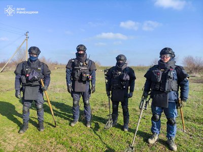 Понад 70 боєприпасів знищили піротехніки Рівненщини на Херсонщині з початку 2025 року Понад 70 боєприпасів знищили піротехніки Рівненщини на Херсонщині з початку 2025 року