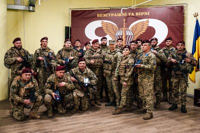Черкаського захисника Сирський нагородив "Хрестом хоробрих" Черкаського захисника Сирський нагородив "Хрестом хоробрих"
