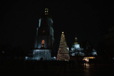 На Софійській площі у Києві відкрили головну ялинку країни На Софійській площі у Києві відкрили головну ялинку країни
