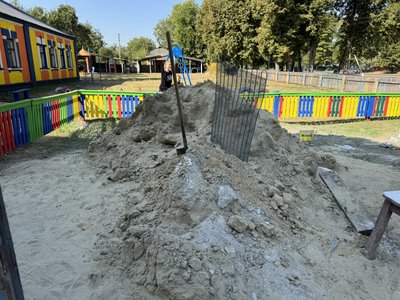 Волонтери облаштували бомбосховище у дитсадку на Сумщині Волонтери облаштували бомбосховище у дитсадку на Сумщині