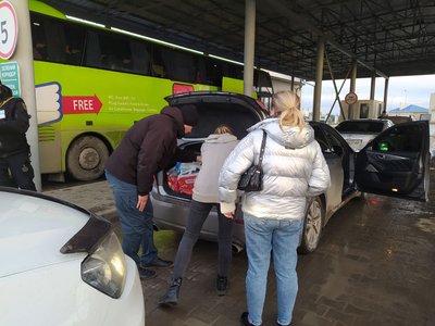 "Сподіваємося, що ненадовго їдемо": як працює переправа з Румунією на Одещині під час блекауту "Сподіваємося, що ненадовго їдемо": як працює переправа з Румунією на Одещині під час блекауту