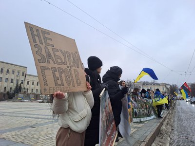 "Не мовчи. Полон вбиває".У Кропивницькому відбувся автопробіг на підтримку військовополонених "Не мовчи. Полон вбиває".У Кропивницькому відбувся автопробіг на підтримку військовополонених