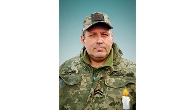 На Чернігівщині поховали трьох військових: Сергія Марковича, Дениса Дворніченка та Олега Дайнека На Чернігівщині поховали трьох військових: Сергія Марковича, Дениса Дворніченка та Олега Дайнека