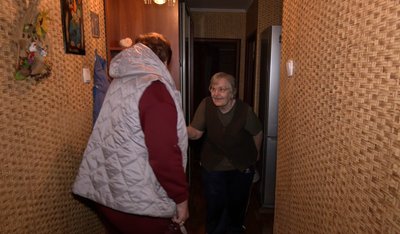 "Клієнти чекають, макіяж роблять": історія листоноші з Луцька, яка працює 17 років "Клієнти чекають, макіяж роблять": історія листоноші з Луцька, яка працює 17 років