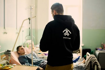 Як працює супровід поранених бійців з "Хартії"