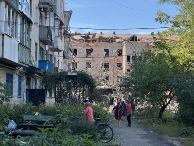 «На мені — чужий халат, чужі капці»: жителі Слов’янська про удар ФАБ-500 «На мені — чужий халат, чужі капці»: жителі Слов’янська про удар ФАБ-500