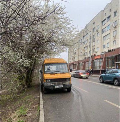 У Чернівцях під час інвентаризації виявили два десятки покинутих авто У Чернівцях під час інвентаризації виявили два десятки покинутих авто