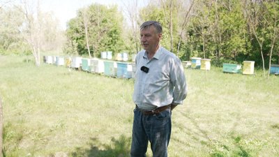 "Меду буде менше": пасічник з Вінниччини розповів як вплинула холодна весна на врожай меду "Меду буде менше": пасічник з Вінниччини розповів як вплинула холодна весна на врожай меду