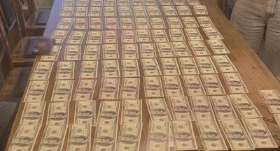 Намагалась продати гуманітарні автівки: у Хмельницькому підозру отримала 24-річна жінка Намагалась продати гуманітарні автівки: у Хмельницькому підозру отримала 24-річна жінка