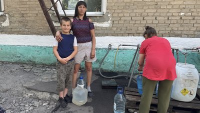 Переселенка з Білозерського Юлія разом з сином Новодонецьке Новодонецька громада Донецька область Переселенка з Білозерського Юлія разом з сином Новодонецьке Новодонецька громада Донецька область