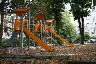 Дитячі майданчики у Чернівцях: які відремонтують у 2024 році та скільки це коштує Дитячі майданчики у Чернівцях: які відремонтують у 2024 році та скільки це коштує