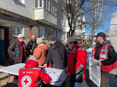 Життя під обстрілами у Шостці: місто відновлює зруйноване та шукає обхідні маршрути Життя під обстрілами у Шостці: місто відновлює зруйноване та шукає обхідні маршрути
