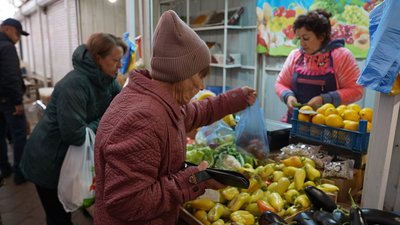 Ціни зросли на 30 відсотків: скільки коштують сезонні овочі та фрукти у Миколаєві Ціни зросли на 30 відсотків: скільки коштують сезонні овочі та фрукти у Миколаєві