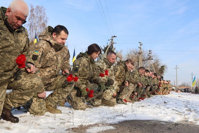 В Охтирці відбувся траурний мітинг до роковин загибелі 70 військових внаслідок авіаудару В Охтирці відбувся траурний мітинг до роковин загибелі 70 військових внаслідок авіаудару