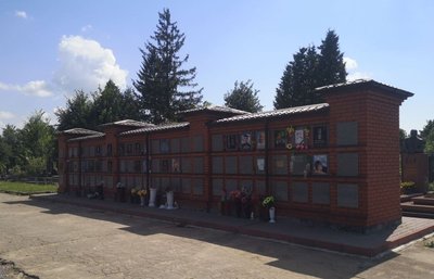 У колумбарії на кладовищі у селі Шаровечка є 156 ніш для поховання У колумбарії на кладовищі у селі Шаровечка є 156 ніш для поховання
