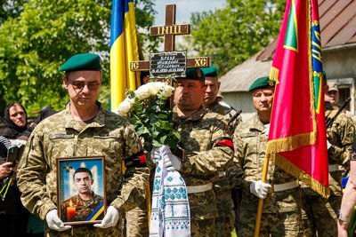 На Закарпатті попрощалися з прикордонником Михайлом Брезою На Закарпатті попрощалися з прикордонником Михайлом Брезою