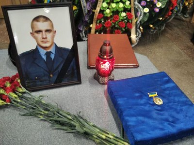 Пам'яті загиблого 26-річного фельдшера-рятувальника Олексія Сича із Житомира Пам'яті загиблого 26-річного фельдшера-рятувальника Олексія Сича із Житомира