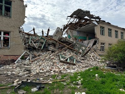 У них не лунає останній дзвоник. Школи Донеччини після обстрілів РФ: фотодобірка У них не лунає останній дзвоник. Школи Донеччини після обстрілів РФ: фотодобірка