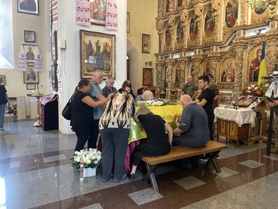 У Полтаві попрощалися із солдатом Олегом Омельченком