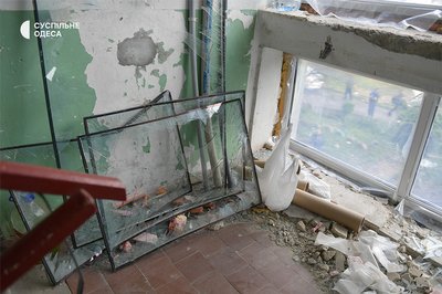 "Спочатку я виніс дитину, потім побіг гасити": мешканець багатоповерхівки про атаку РФ на Одесу 1 червня "Спочатку я виніс дитину, потім побіг гасити": мешканець багатоповерхівки про атаку РФ на Одесу 1 червня
