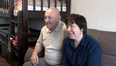 Взяли двох діток з лікарні: як єдина патронатна сім'я у Луцьку виховує сестер з Донеччини Взяли двох діток з лікарні: як єдина патронатна сім'я у Луцьку виховує сестер з Донеччини